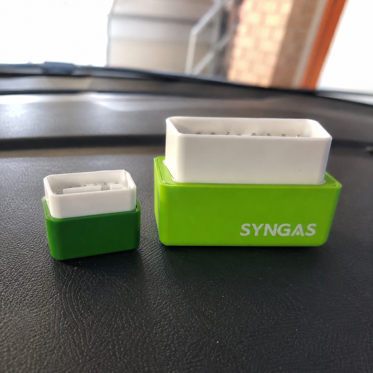 SynGas compared to a generic OBD2 chip side by side